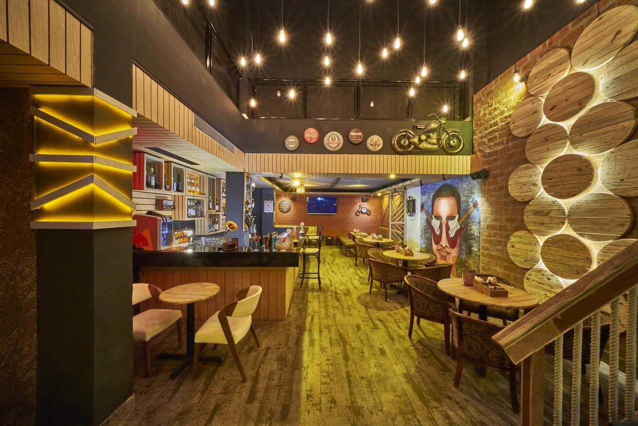 巴内斯瓦尔印度斯坦布酒店 布巴内什瓦尔 外观 照片